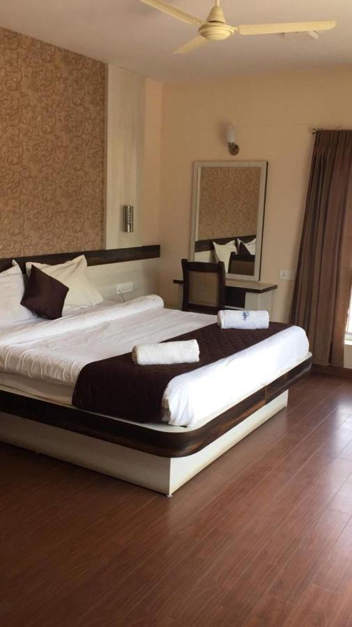 The Majestic Crown Hotel Ooty Exterior foto