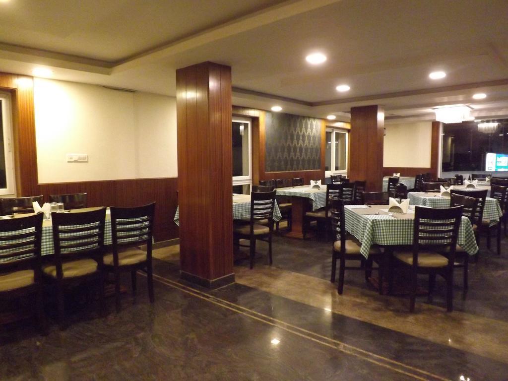 The Majestic Crown Hotel Ooty Exterior foto