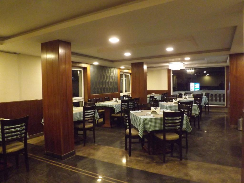 The Majestic Crown Hotel Ooty Exterior foto