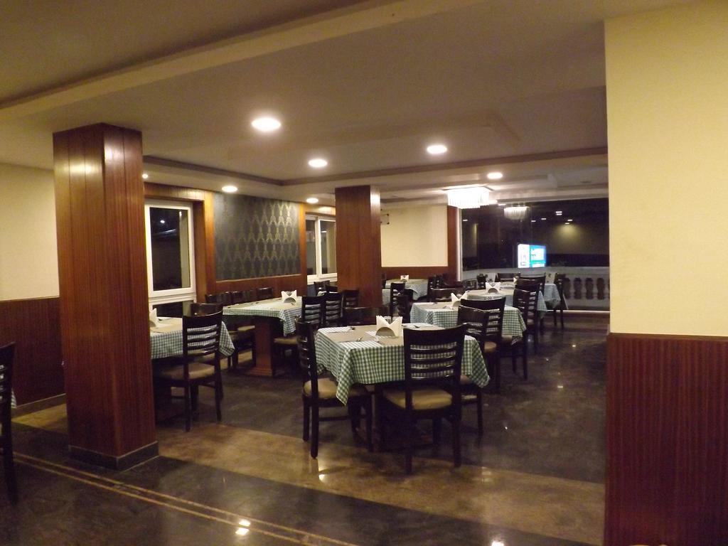 The Majestic Crown Hotel Ooty Exterior foto